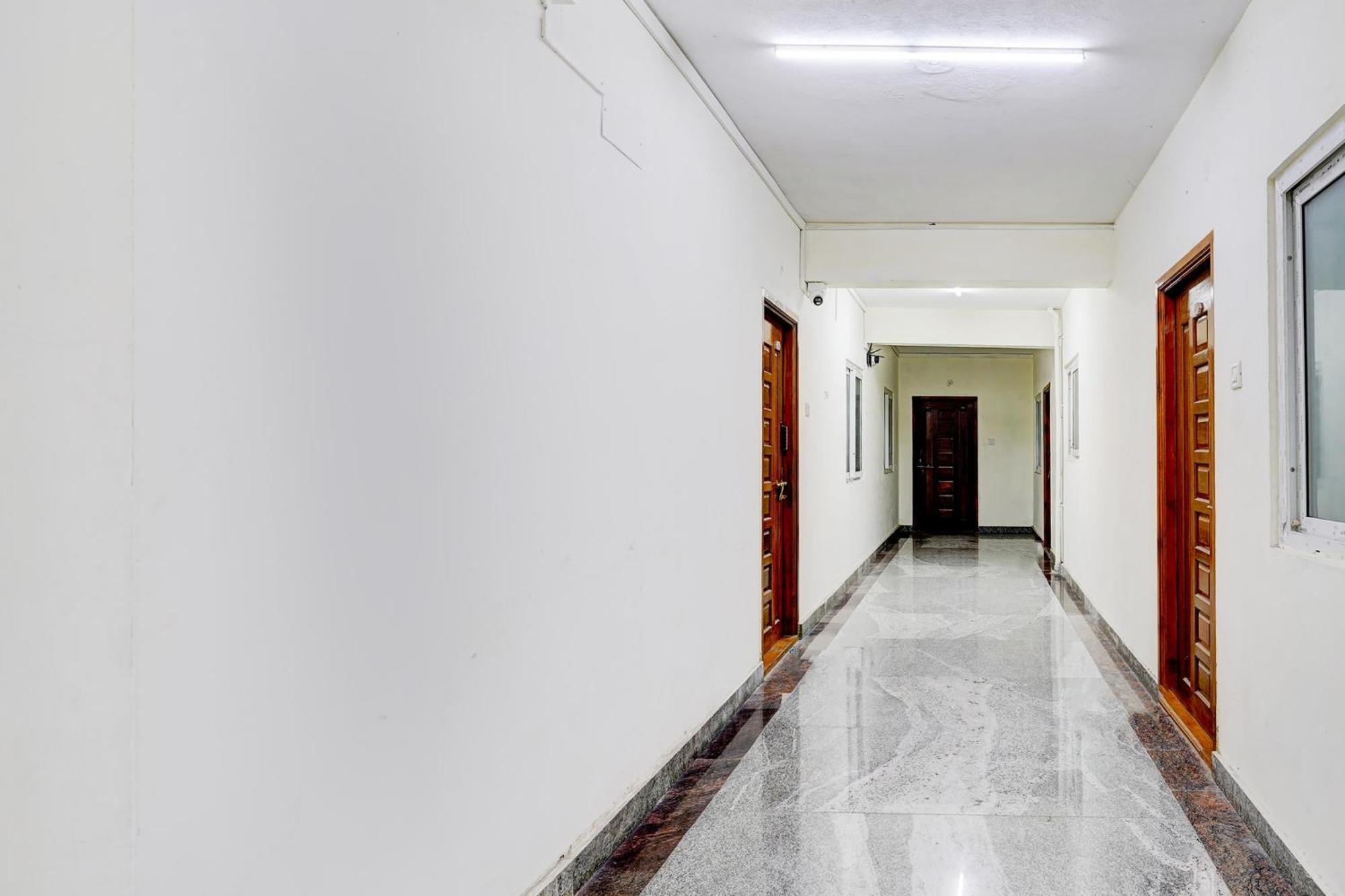 Hotel Collection O Sithalapakkam Medavakkam Formerly Srinivasa Residency 3*